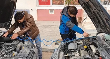 Kars’ta soğuk hava nedeniyle bazı araçlar dondu