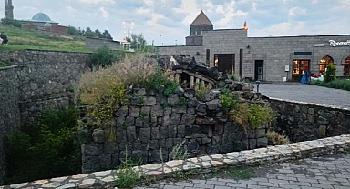 Kars'ta 16. yüzyıla ait şapel kaderine terk edildi