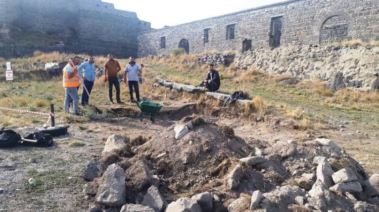 Kars Kalesinde kurtarma kazısı yapılıyor