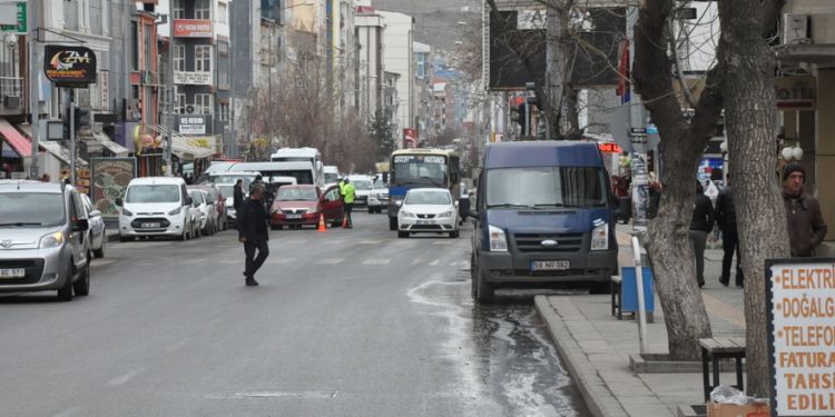 Kars’ta bazı caddeler araç trafiğine kapatılacak!