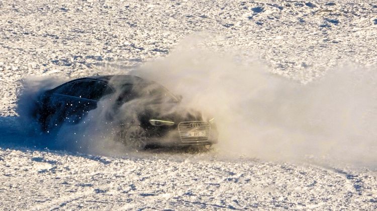 Çıldır’da buz üstünde heyecanlı drift
