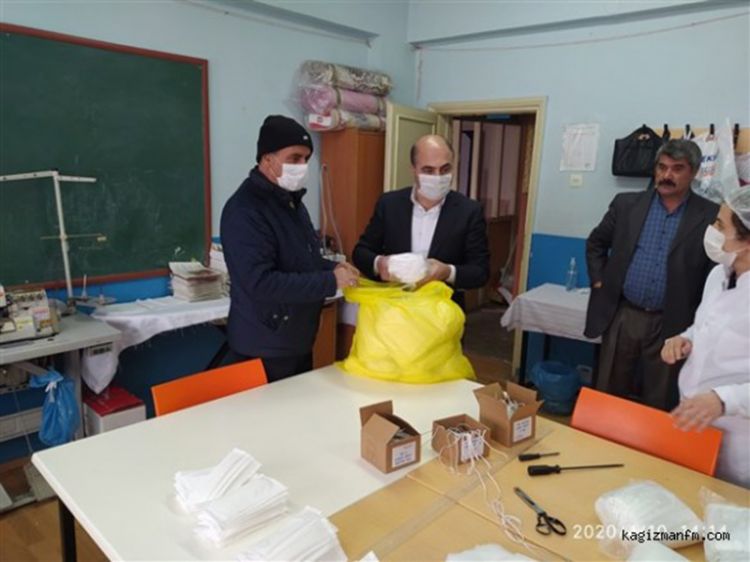 Kağızman Halk eğitim merkezi gönüllü maske üretiyor