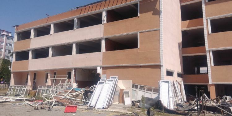 Deprem riski olan 3 okul yıkılıyor