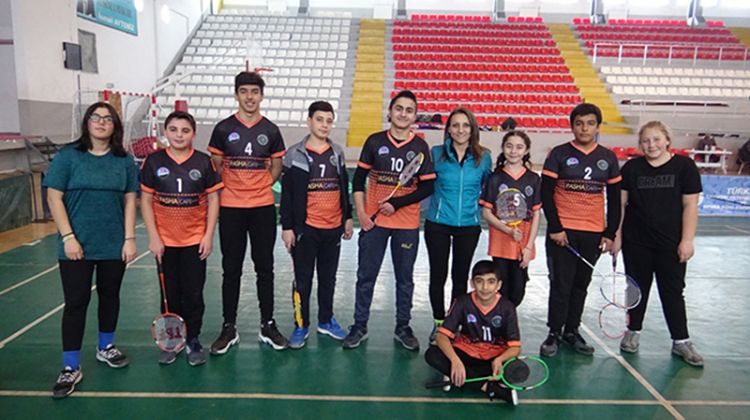 Yıldızlar badminton müsabakaları devam ediyor