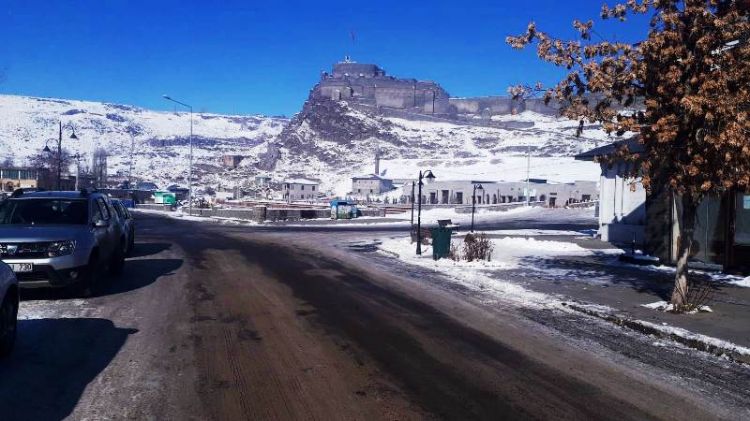 Kars’ta sokak kısıtlamalarına tam uyum