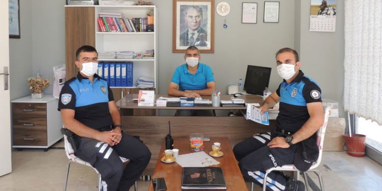 Kars polisi muhtarları bilgilendirdi