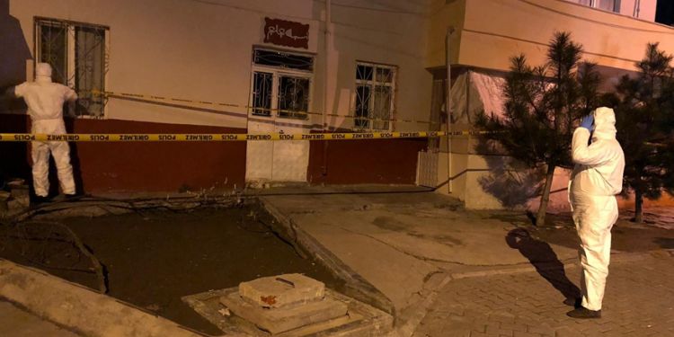 Kağızman’da şüpheli bina karantinaya alındı